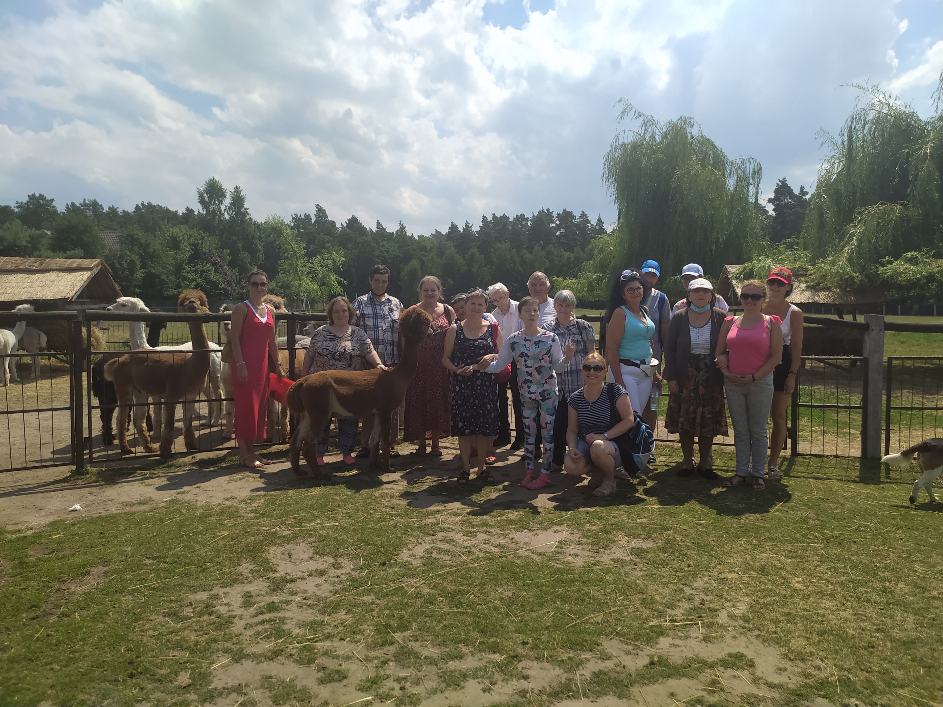 Uczestnicy wycieczki ŚDS w Kole w ZOO Safarii w Borysewie.
