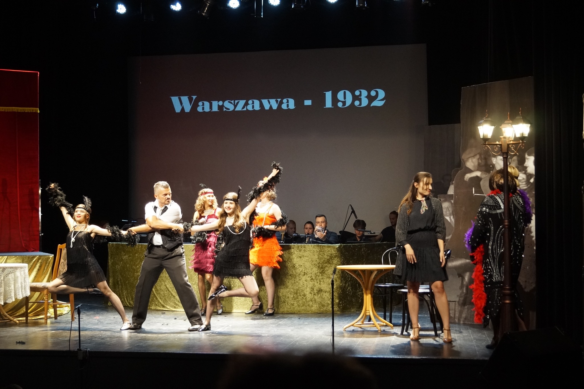 Zdjęcie sceny ze spektaklu SZPICBRÓDKA w Miejskim Domu Kultury w Kole