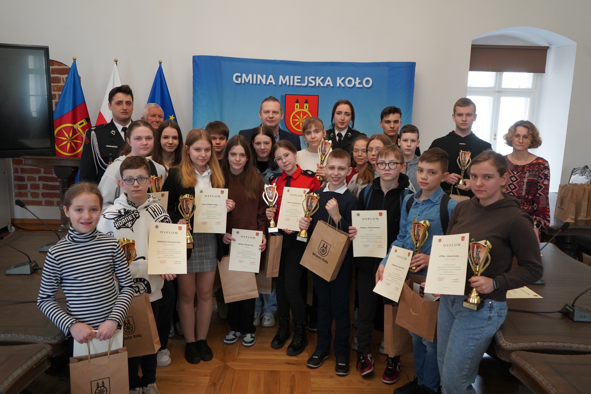 Laureaci etapu gminnego Ogólnopolskiego Turnieju Wiedzy Pożarniczej „Młodzież Zapobiega Pożarom”