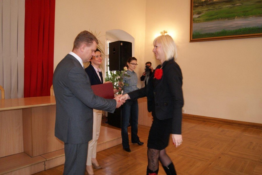 Nagrody burmistrza dla kolskich nauczycieli
