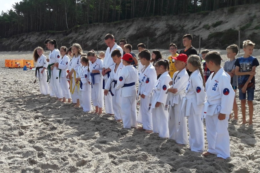 Młodzi karatecy wrócili znad morza