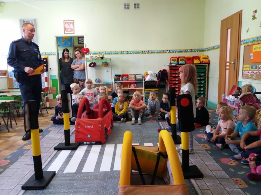 Policjanci z wizytą u przedszkolaków w "szóstce"