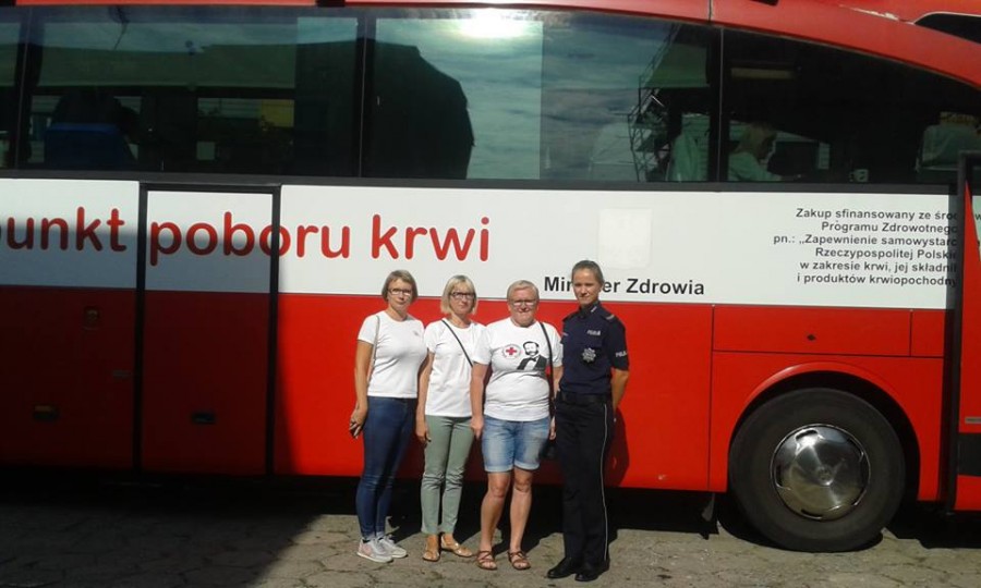 Krwiobus przed KPP w Kole