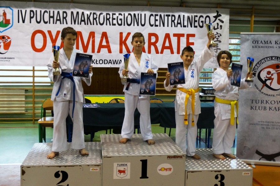 Kolejne medale młodych zawodników Oyama Karate 