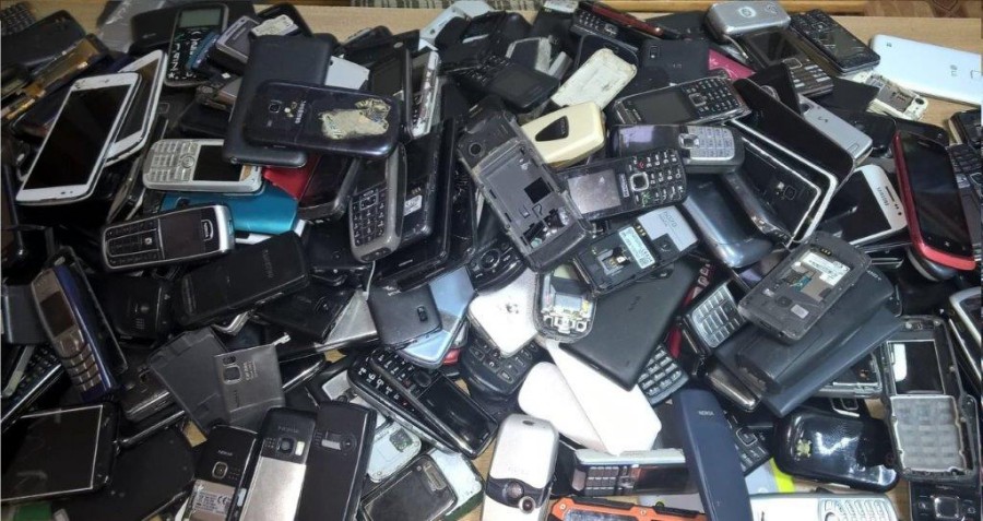 W ramach akcji "Sprzątanie świata" zebrali 25,5 kg telefonów