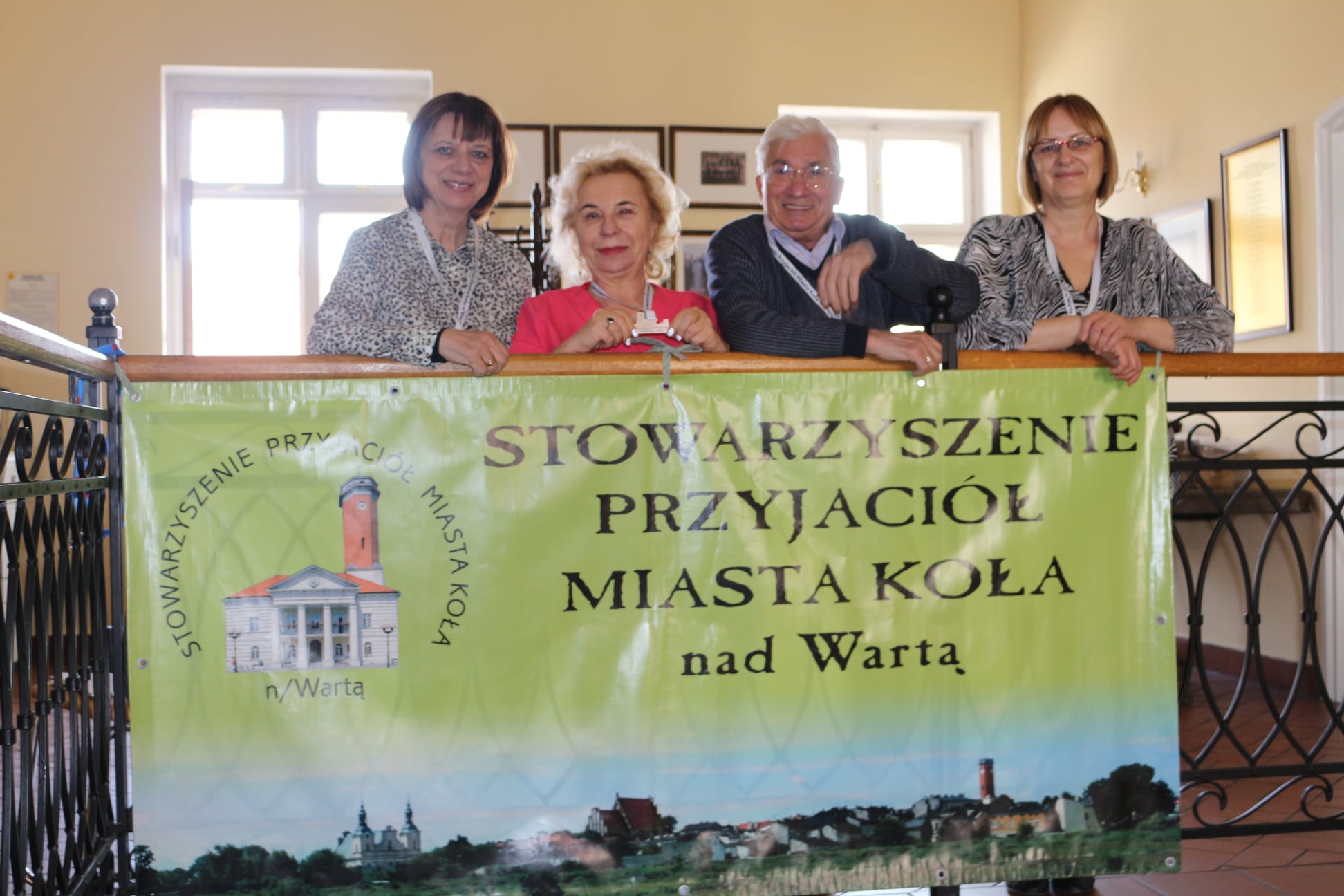 Członkowie Stowarzyszenia Przyjaciół Miasta Koła nad Wartą w Ratuszu w Kole.