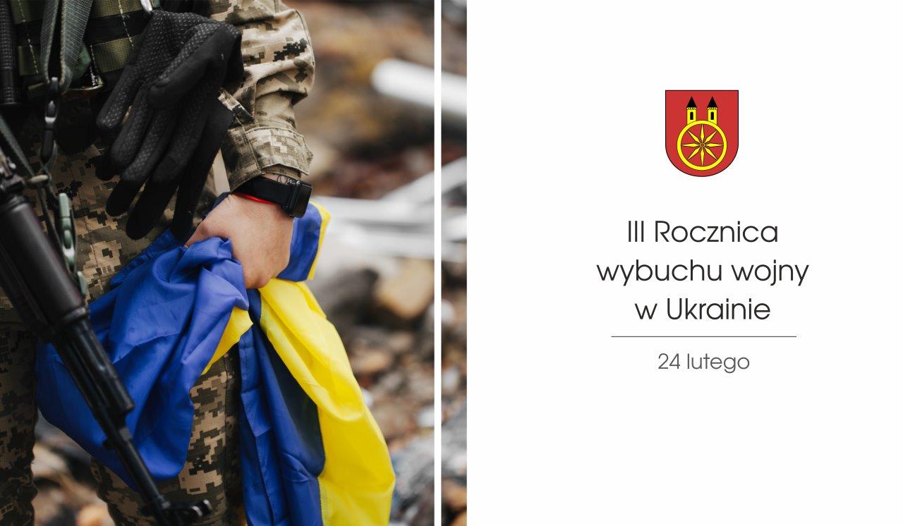 Plansza upamiętniająca trzecią rocznicę wybuchu wojny na Ukrainie (24 lutego). Po lewej stronie widać zdjęcie żołnierza trzymającego ukraińską flagę, a po prawej stronie tekst i herb miasta Koła.