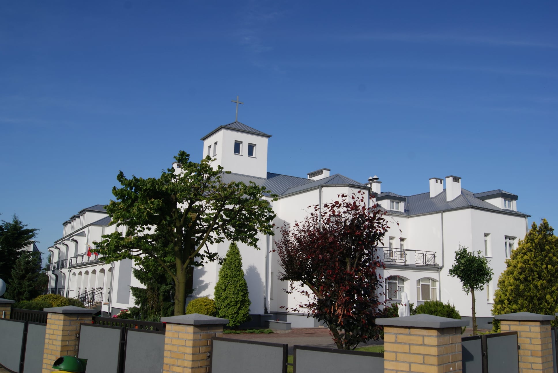 Zdjęcie przedstawia budynek DPS Zgromadzenia Sióstr Małych Misjonarek Miłosierdzia w Kole.