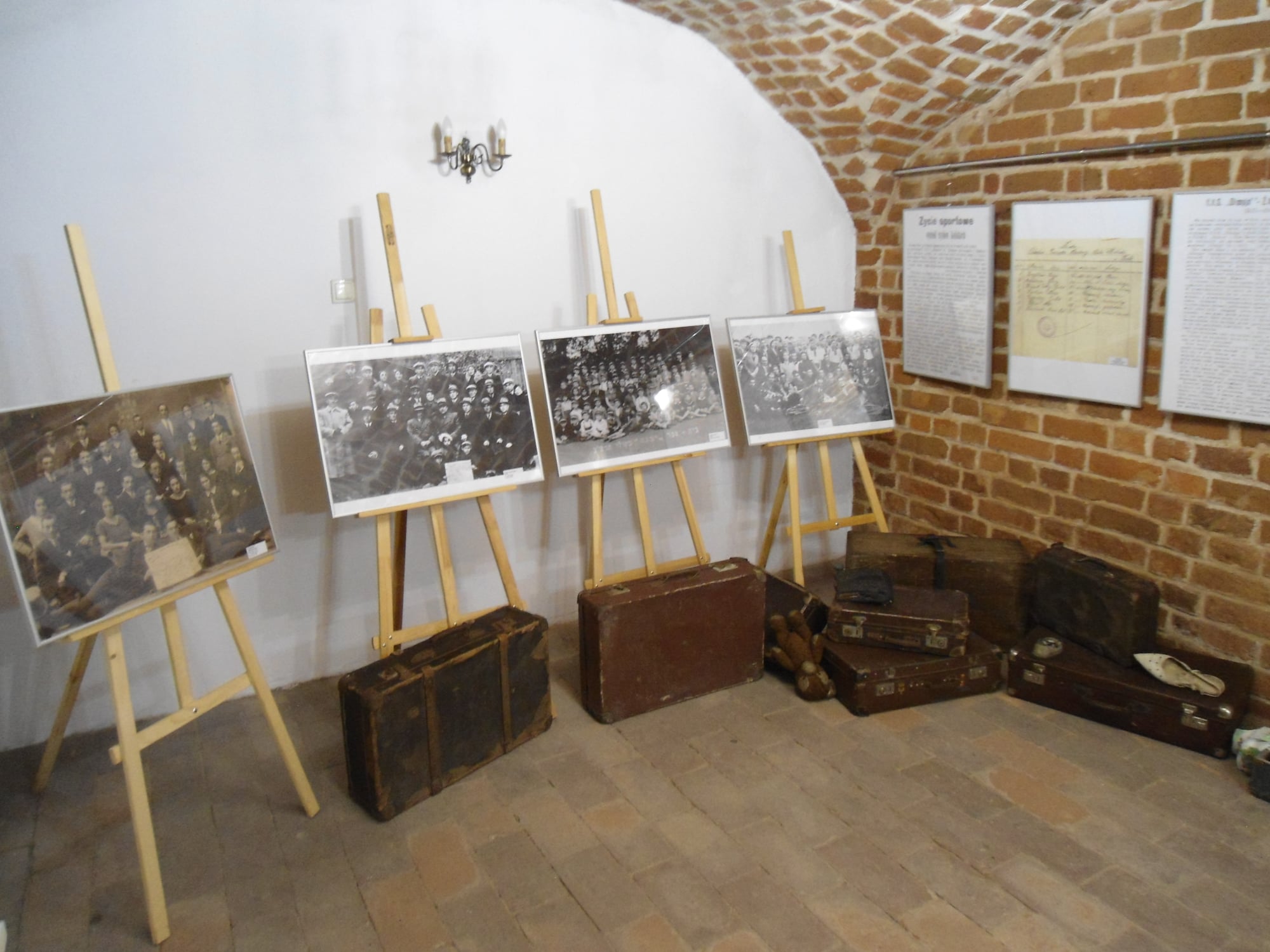 Zdjęcie przedstawia eksponaty wystawy 