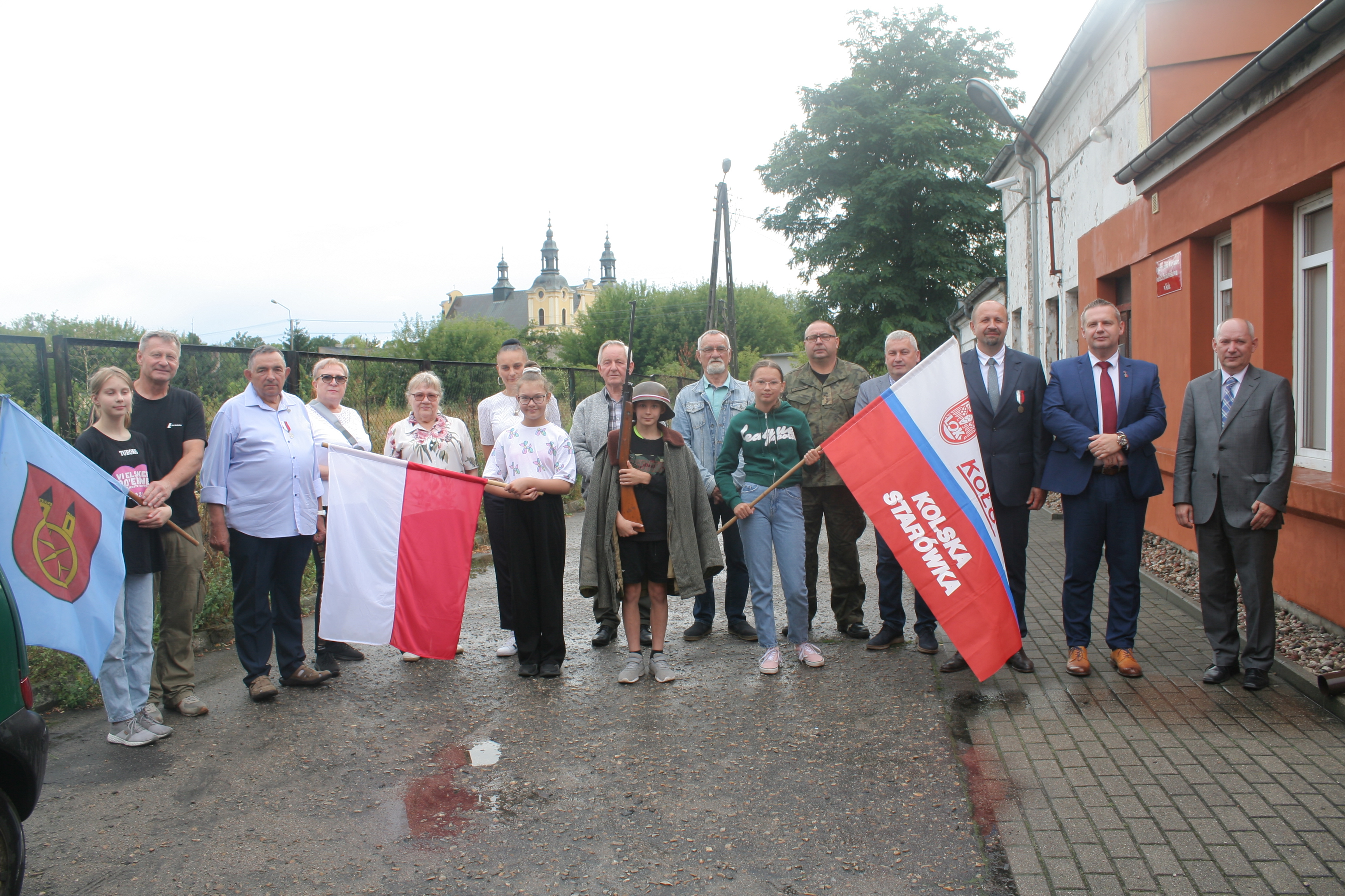 Burmistrz Koła Krzysztof Witkowski z uczestnikami spotkania w Klubie LOK „Kolska Starówka” w Kole 